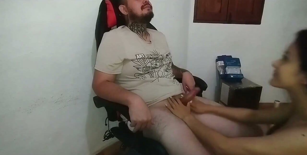 Gamer Girl που την γαμάει φαν