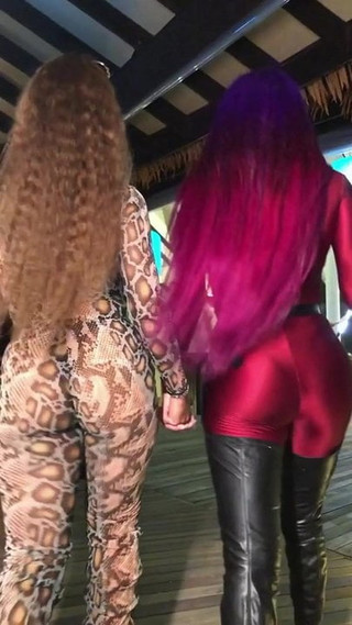 TWO BOUNCING BIG ASSES