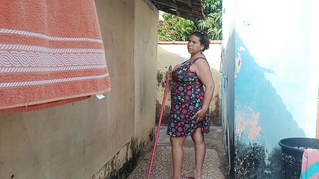 Peguei a vizinha em casa gozei dentro dela