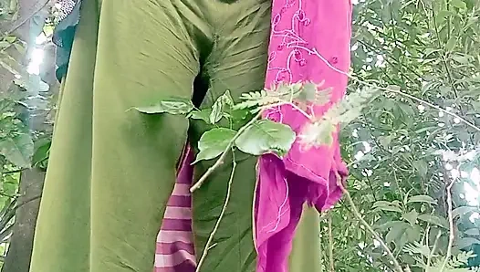 Açık havada anal sikiş vedio.vajina Jangol'da annesini sikiyor.