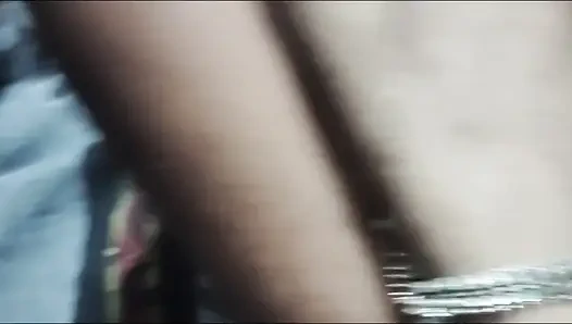 Hintli evli kadın sakso çekiyor ve siyah yarağımı emiyor