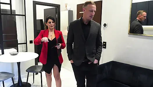 Emlakçı Müşterisiyle Yattı