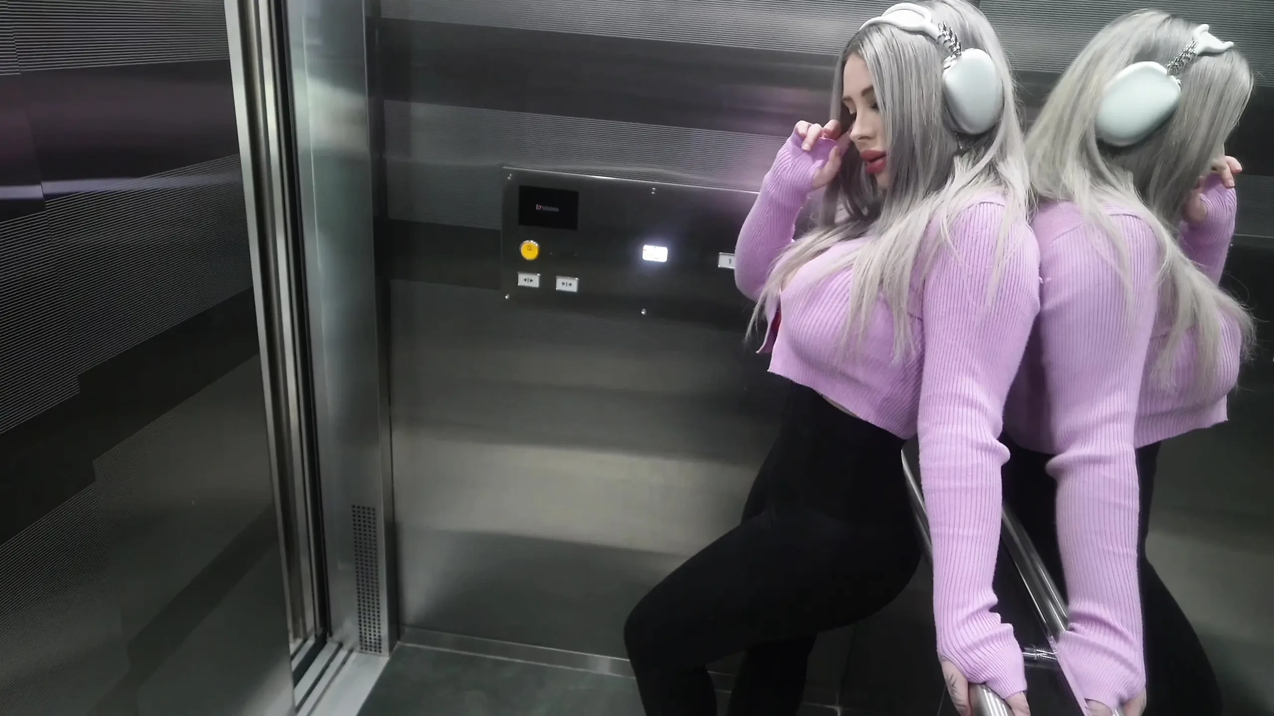 Public Sex with a Sexy Neighbor I Met on the Street While Smoking Cigarettes and Fucked Hard