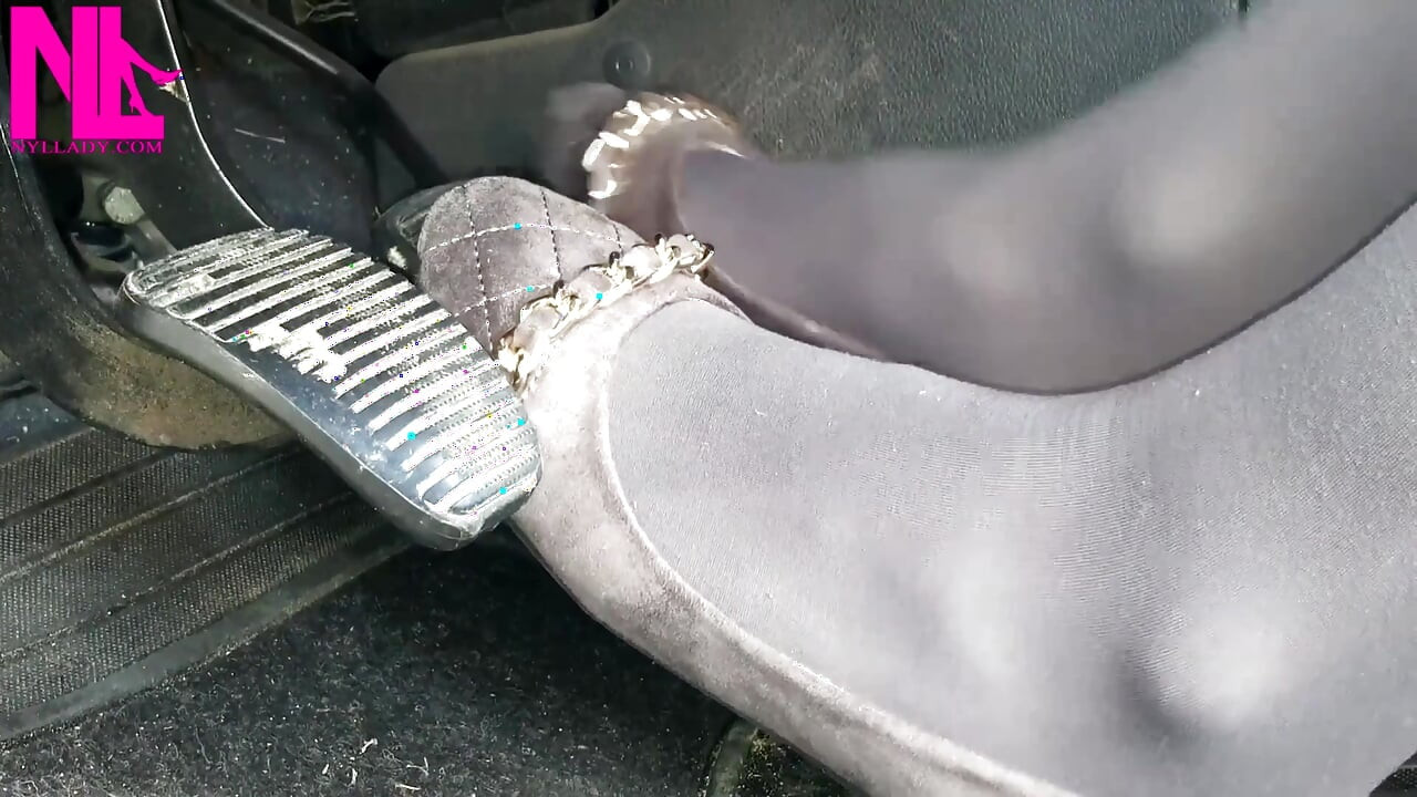 Revving in Grey Flats with Chains in Mp4format