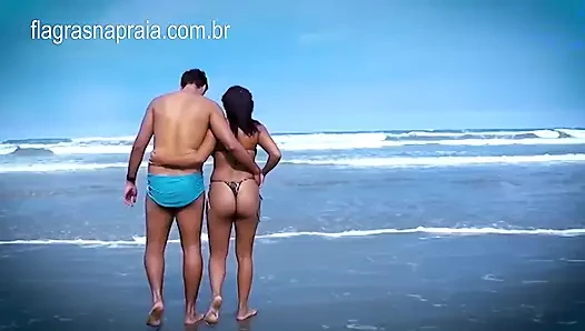 Pacarku merekam temannya lagi jilat memekku di pantai