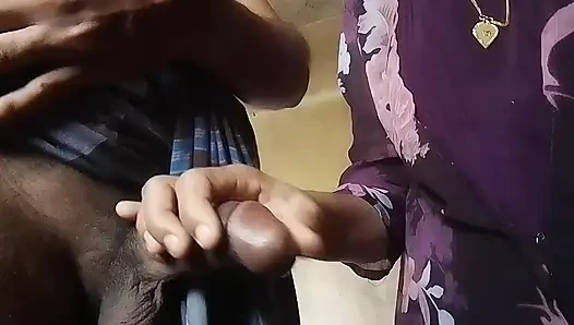 Tamil köylü kız mutfakta kocasının yarağını emiyor