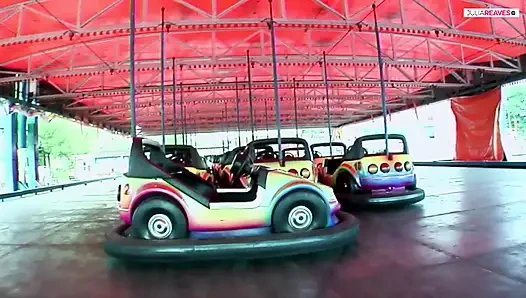 Ngentot di tepi kolam renang saat liburan adalah hal yang wajib kamu miliki