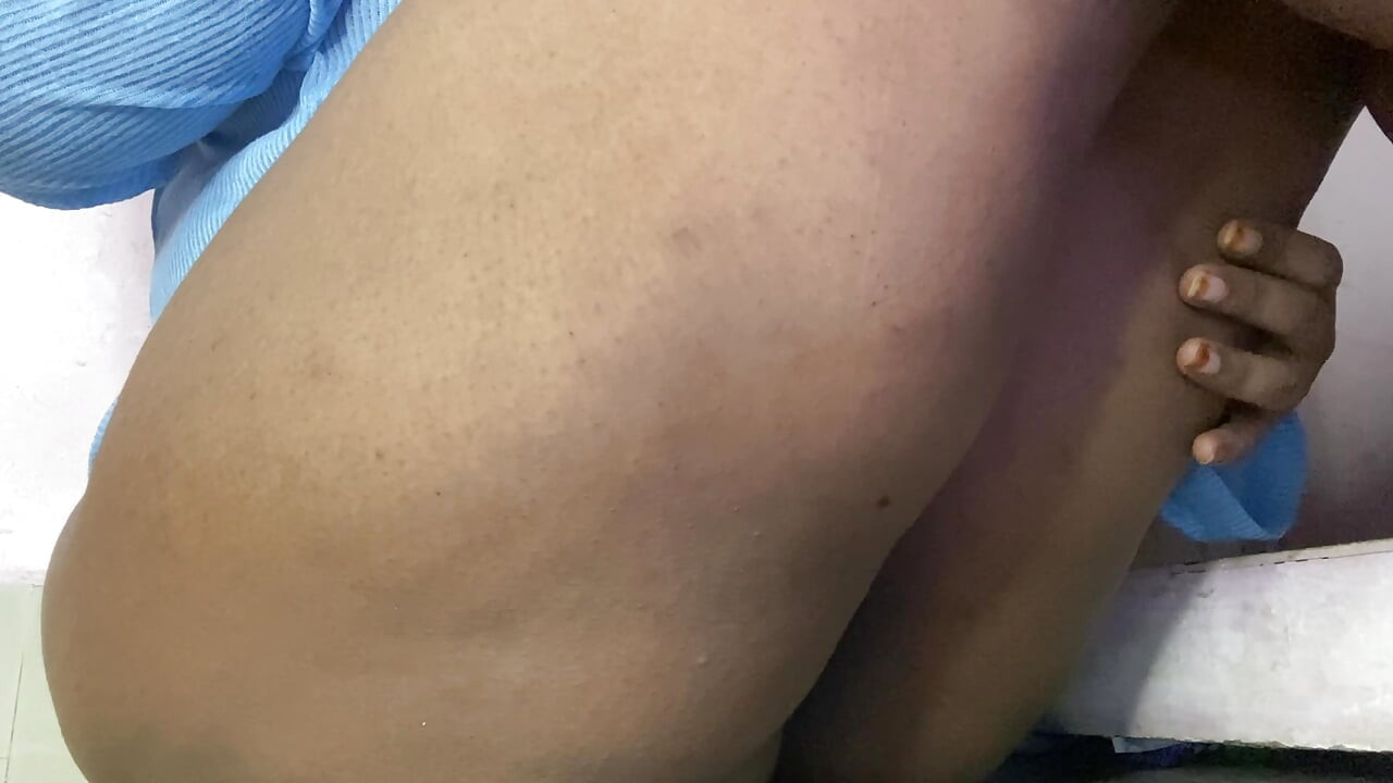 Mi-am masat sânii, mi-am întins pizda și am atins-o cu degetul, mms viral xxx