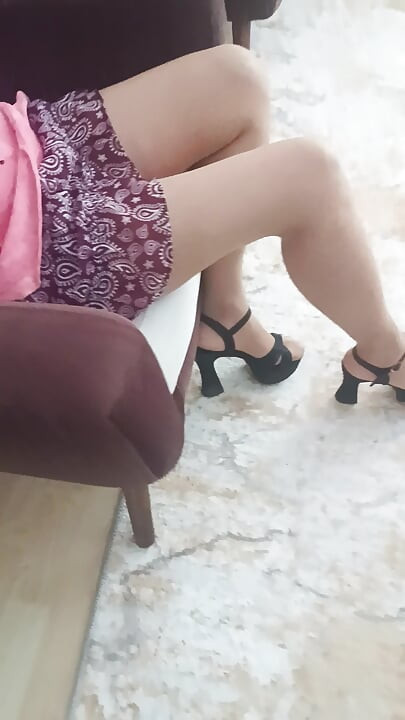 Pantyhose fantasy with my friend's hijab-wearing stepmother