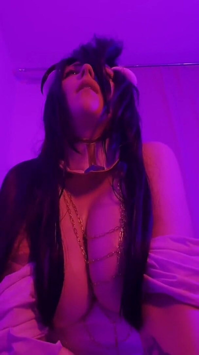 "Albedo cosplay şehveti - karanlık arzu uyanıyor" dan önemli an