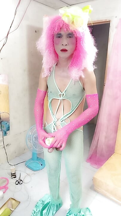 Transjendar onh le seksi kapre pahanakar porn karti hai, bahut jyada maza aa raha hai.
