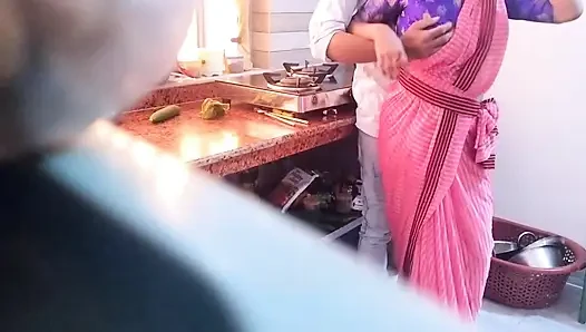 Kamwali yenge şirketinin müdürü tarafından terk edildi