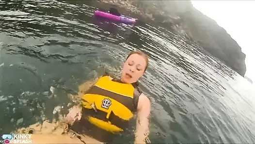 Yüzmeyenler için açık su kayık felaketi - lifejacket tarafından kurtarıldı