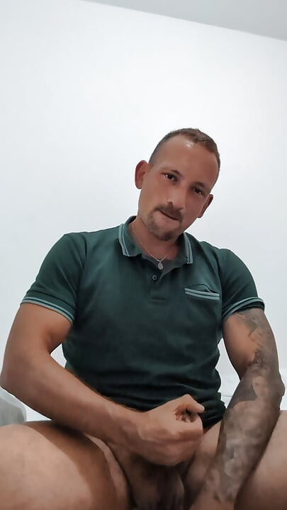 Discret wank in Alicante while the friend is resting in the other room