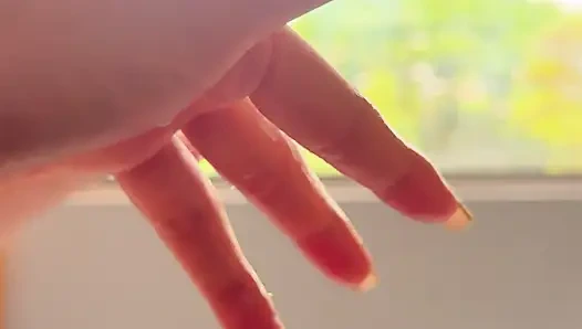 I stayed at a hotel where a super handsome guy greeted me, so I'm going to masturbate thinking about him.