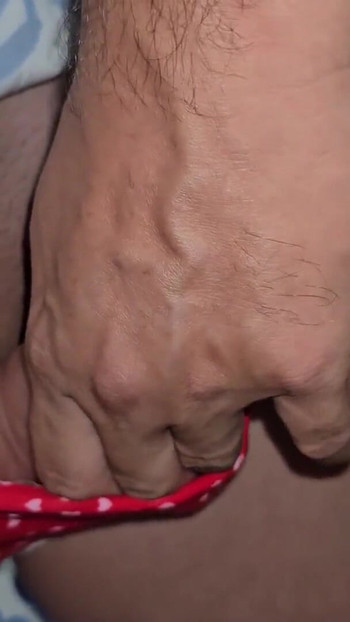 Episkt ögonblick från "Pervers Främling sperma och kissa inuti mina underkläder på den sista vagnen i tunnelbanan"