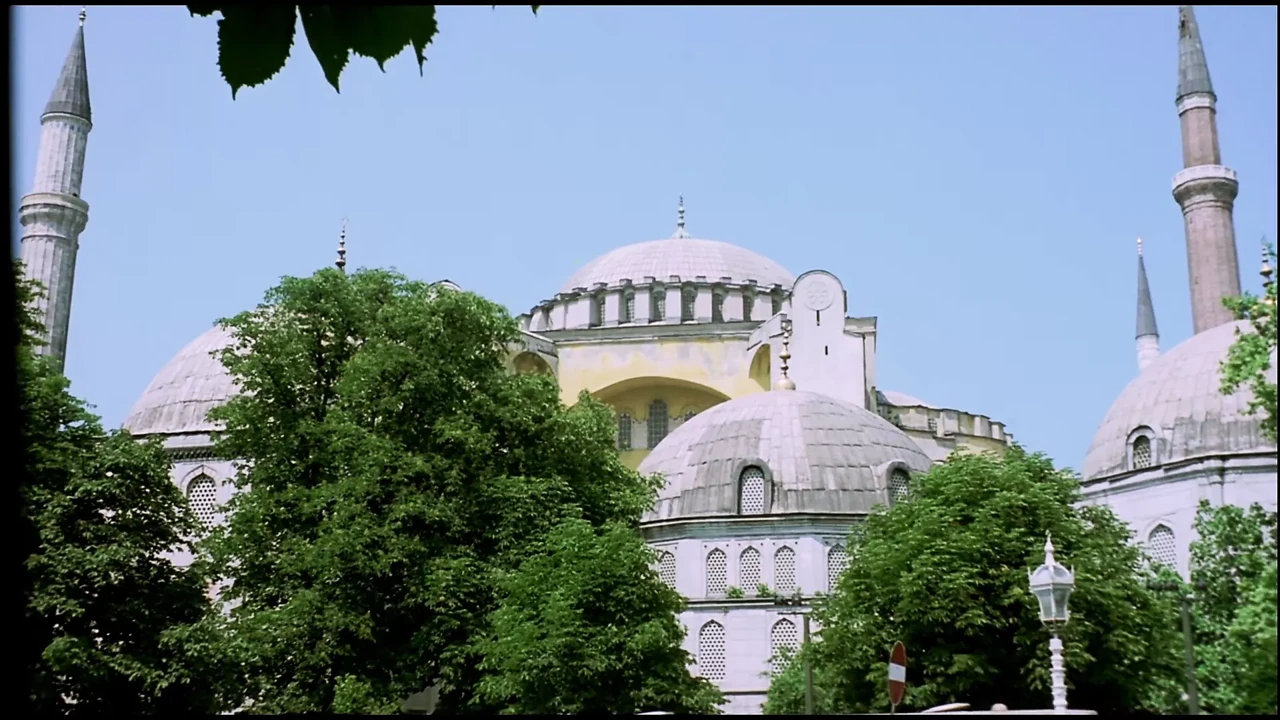 In 80 Betten um die Welt (1976, Germany, full 35mm, 2K rip)