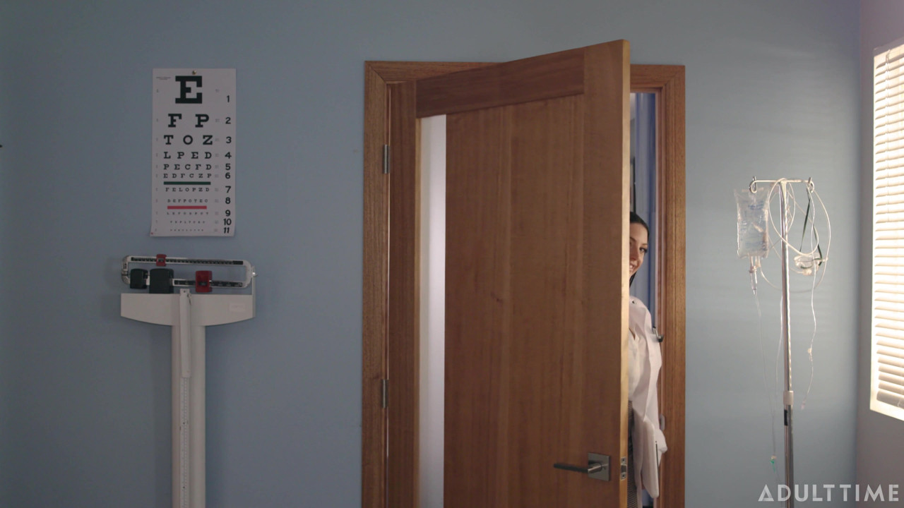 Asmrファンタジー博士。アンジェラ・ホワイトが全身身体検査