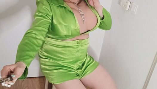 Wunderschöner reifer Transvestit kommt für dich am St. Patrick's Day