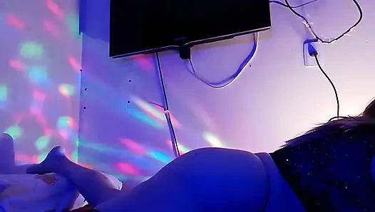 Она отпустила задницу на мех без оборок и заставила мальчика бросить всё