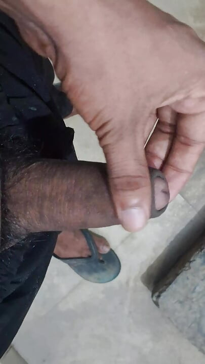 Bhai apni sauteli  Bahan ko dekh kar hastmathun karta hua