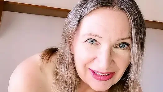 Ты пришла как раз в срок: возбужденная зрелая мачеха ждала тебя для горячего секса во всех позах