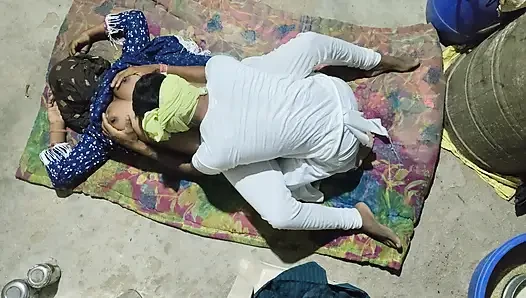 Hintli bir köyden Pencap elbisesi içinde ateşli seksi sevimli kız