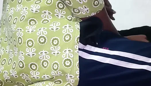 Herkes meşgulken öğretmenim beni sert sikiyor