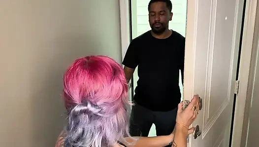 Tante seksi yang kecanduan kontol besar pria kulit hitam kambuh