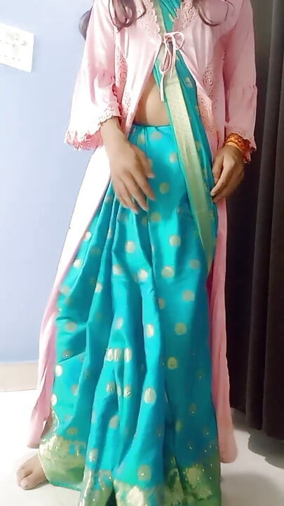 แม่เลี้ยงคนสวยผ้าซาตินเซ็กซี่ Blue saree