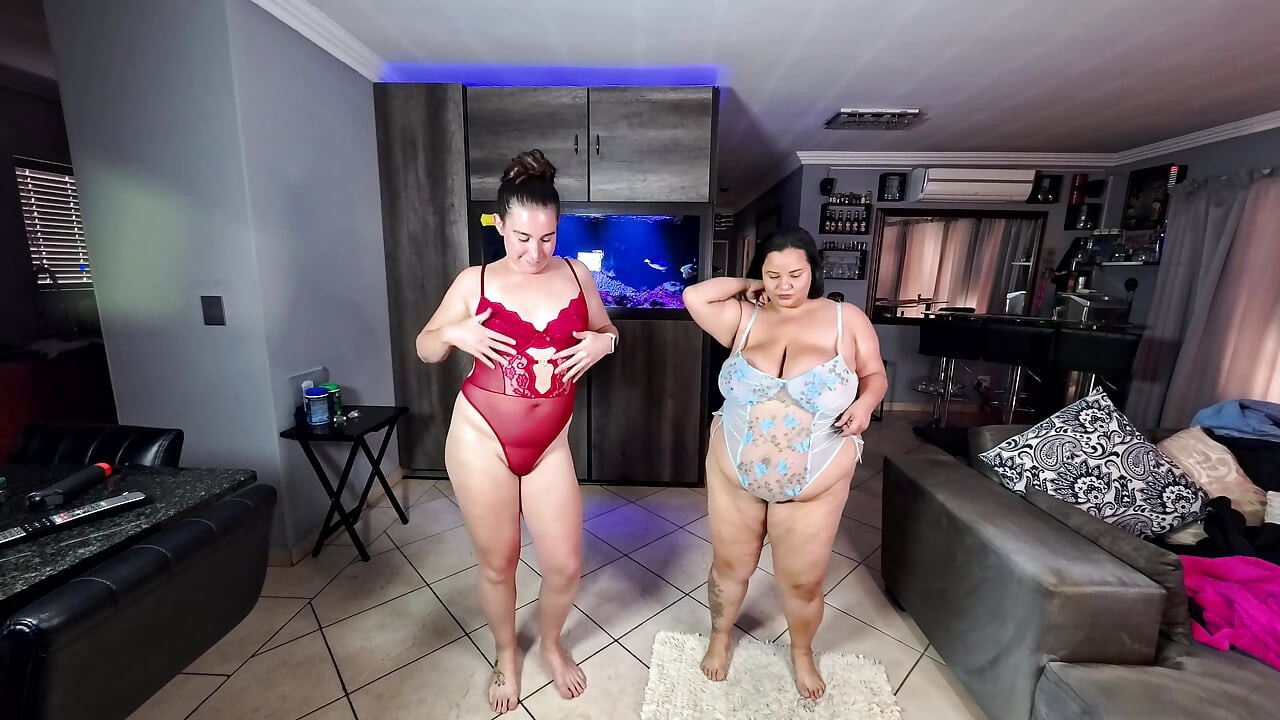 Compilație cu femeie mare și țâțoasă și dolofană care dansează în lenjerie și dansează