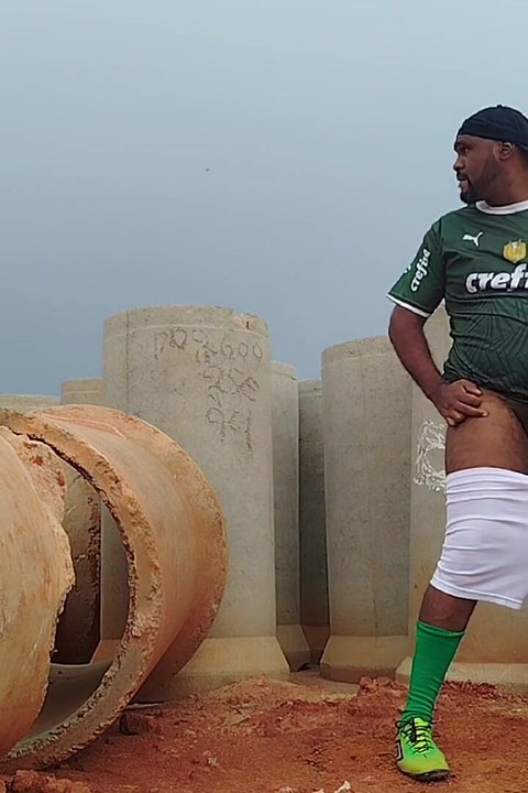 Tornando dalla partita tutto sudato, mi sono eccitata e ho dovuto venire