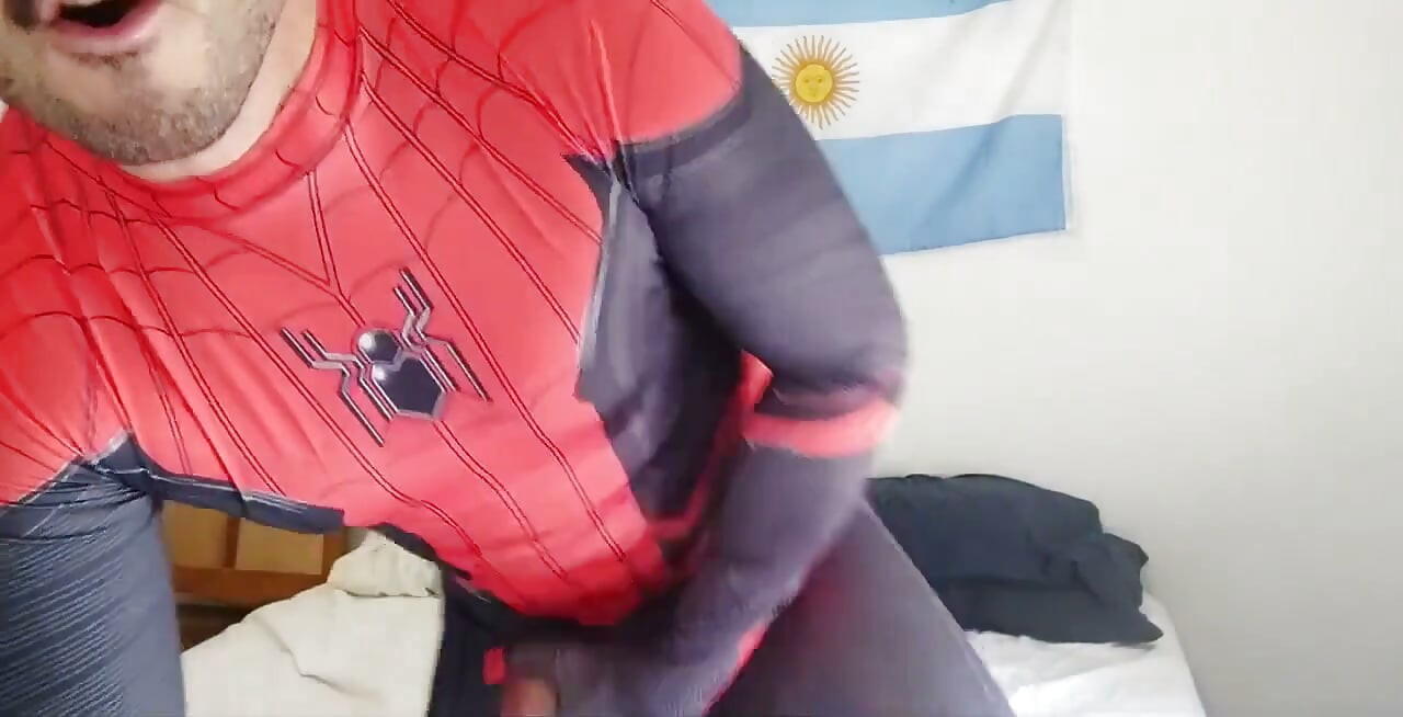 スパイダーマン、全部の精液を長く!