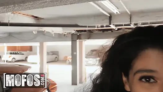 Mofos - harley haze selalu muasin setiap triknya untuk dudukin kontol di dalam mobil mewah scott nails