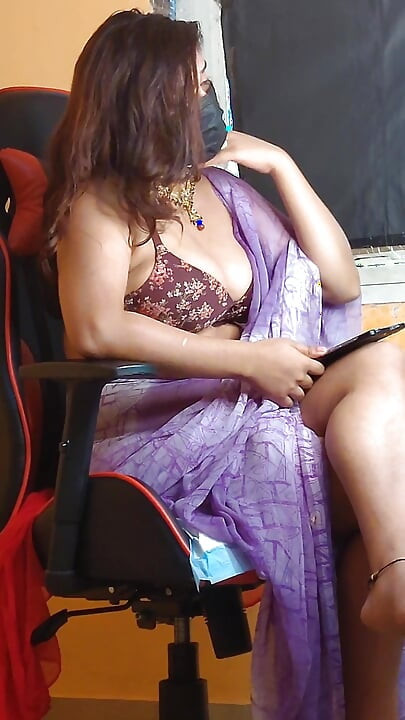 Bhabhi ne apni gand dekhi aur chuche dabaye