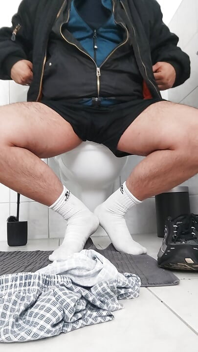 To Get Horny in the Wc, Dirty, Smelly, Wett. Dj -bro