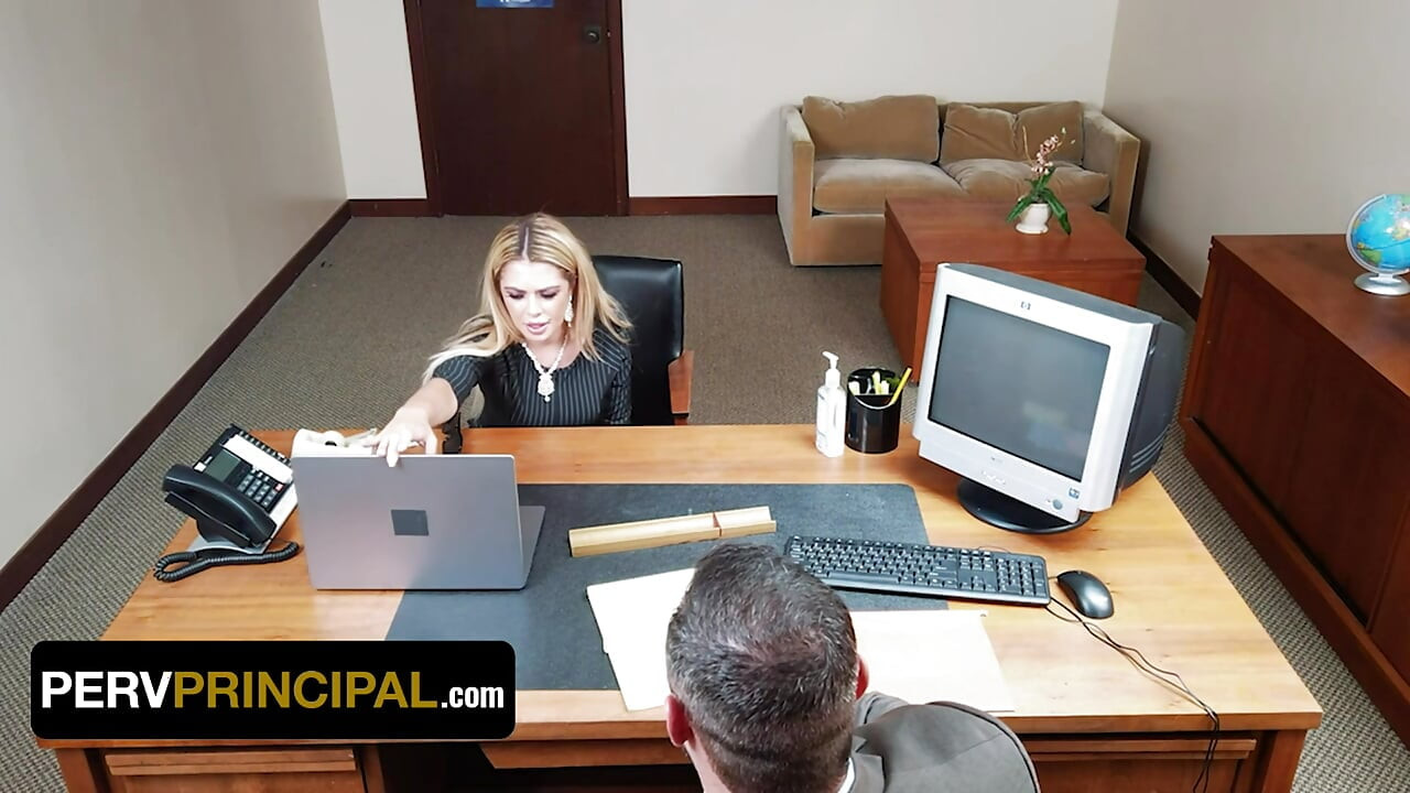 Perv Principal - Petite Stepmom Vivianne Desilva Satisfies the Kinky Principal to Avoid Expulsion