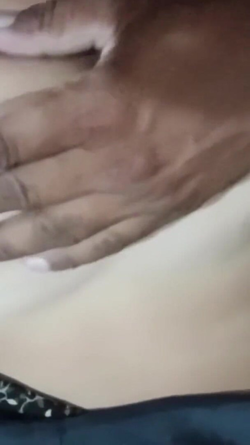 Khet ke pados wali bhabhi bajare ke khet mein nangi Naha rahi thi pados wale devar Ne nahate bhabhi ko Raji karke Ghar jakar gand Mari bhabh | Clip 2