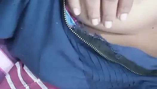 Sri-lankisches mädchen musterbation im badezimmer mit Dildo lust mit dicken möpsen und nasser muschi