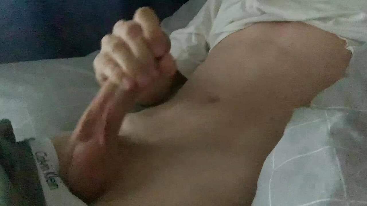 Twink Jerks off in His Bed and Cum on His Stomach