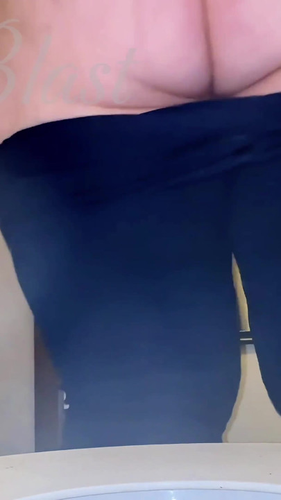 Peep Hole to My Huge Ass and Long, Ripping Fart in HD by Bella Blast