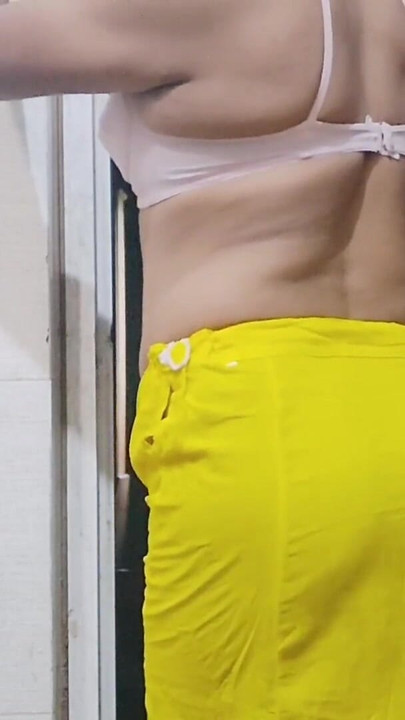 Travesti à fond sexy à Salwar | Clip 1