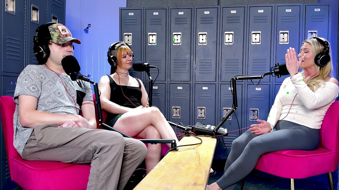 Ariel discute avec Stella Cloud et Buck à propos de leur récent match