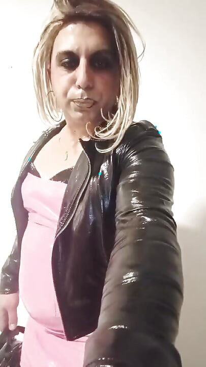 FetishEmmanuella Video 2 – Zypriotische Sissy-Schlampe entblößt