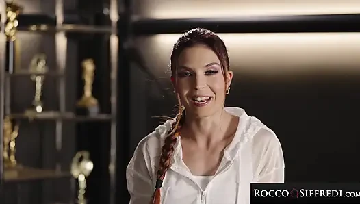 Rocco siffredi - peachlollypop ve dövmeli yabancı ile terli spor salonu götünü sikiyor