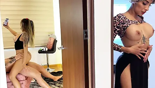 Çarpıcı latin orta yaşlı seksi kadın! Kayınvalide diğer odada inlerken heyecanlanıyor ve mastürbasyon yapıyor!