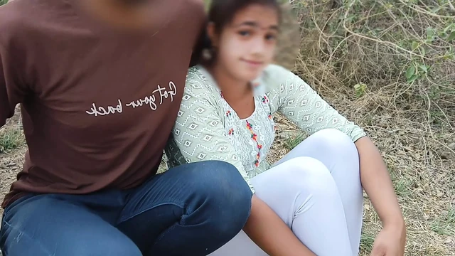Jija Sali траха Frist Время на улице джунглей XXX видео, Sali жестко трахается в джунглях на хинди Аудио