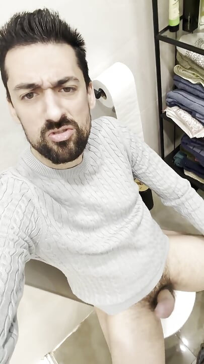 Hot Mature Stepdaddy Jerking off and Showing Ass