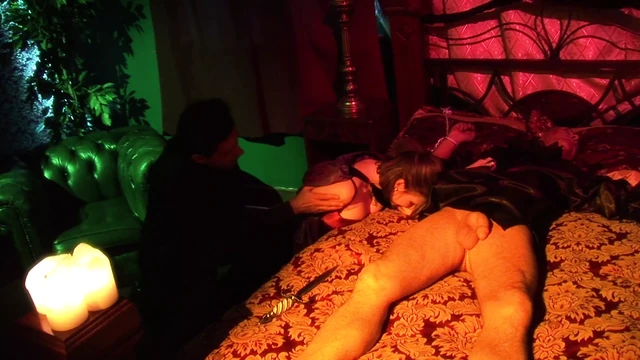 Mega heisses brunettes teen fickt alten typen zum herzinfarkt