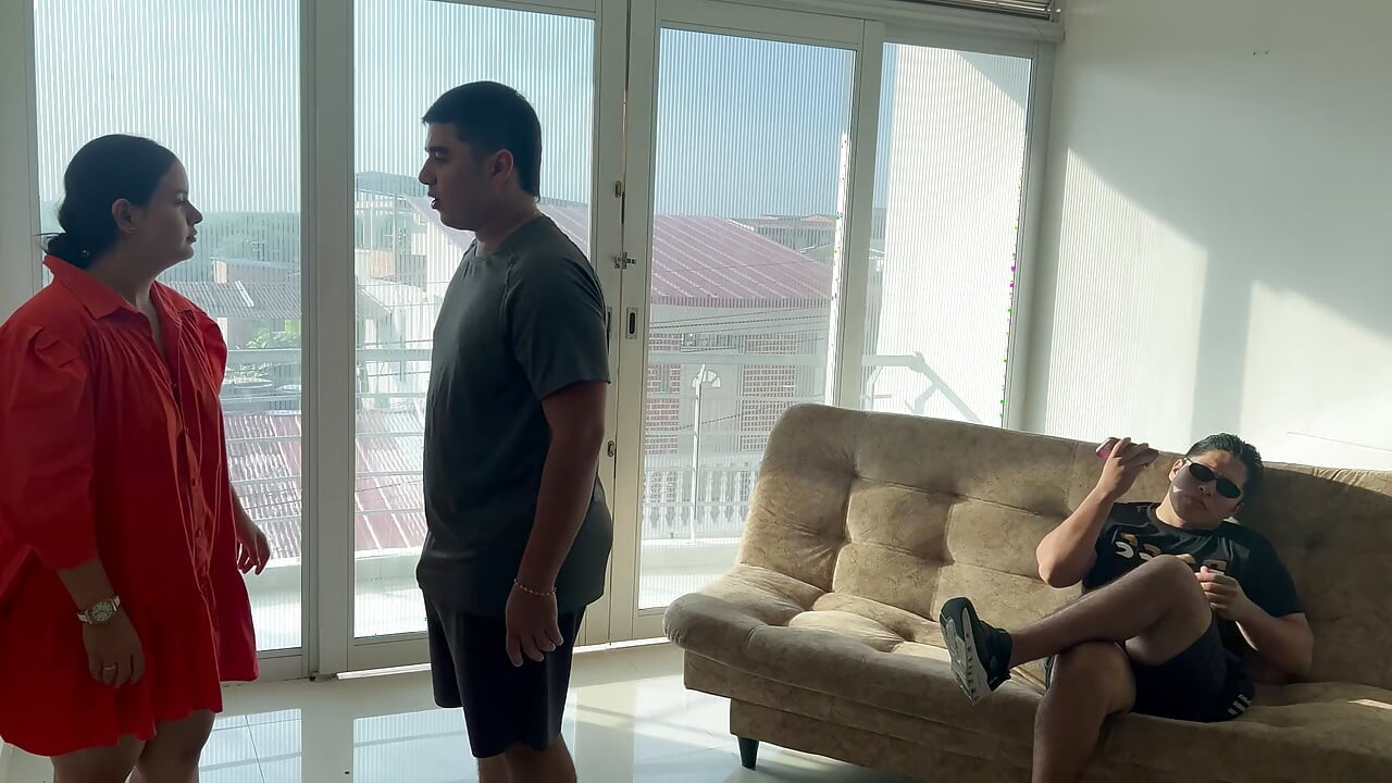 I Fuck the Stepdaughter of a Blind Man Next to Him, Semen Falls on Him and He Thought It Was Cream